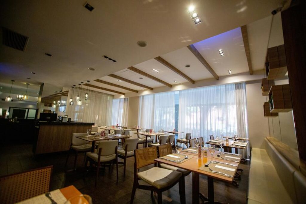 Mixing Furniture Styles Creatively 1024x683