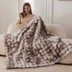 Ultra Soft Plush Throw Blanket – Cozy Neutral Accent